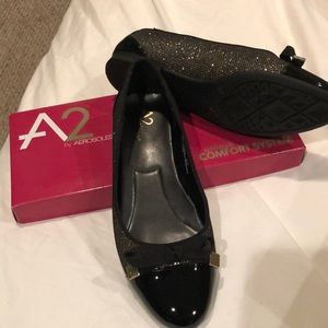 Shoes black and gold flats